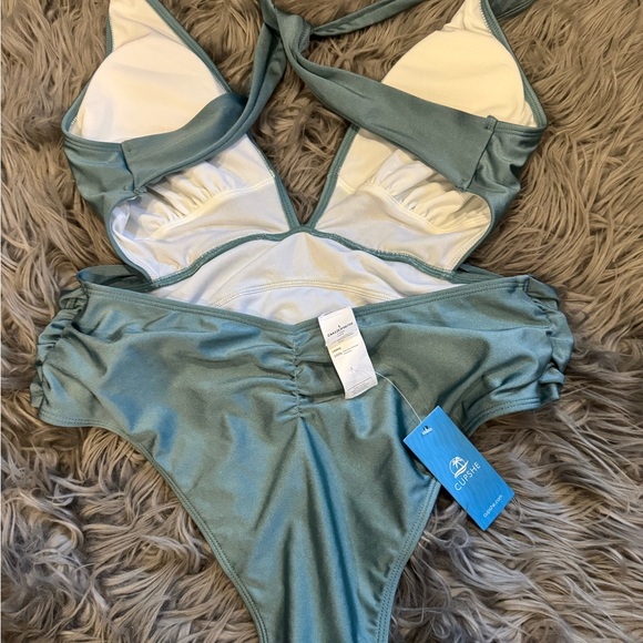 Cupshe - Picture 2 of 3